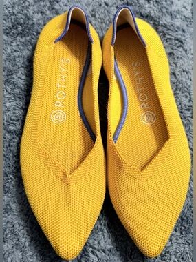 Rothys Goldenrod Pointed Flats ll EUC Deadstock Vegan Sustainable fashion